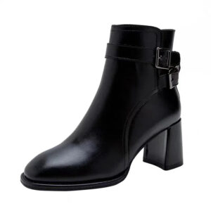Bota Feminina Monocromática com Salto Robusto e Ziper Lateral